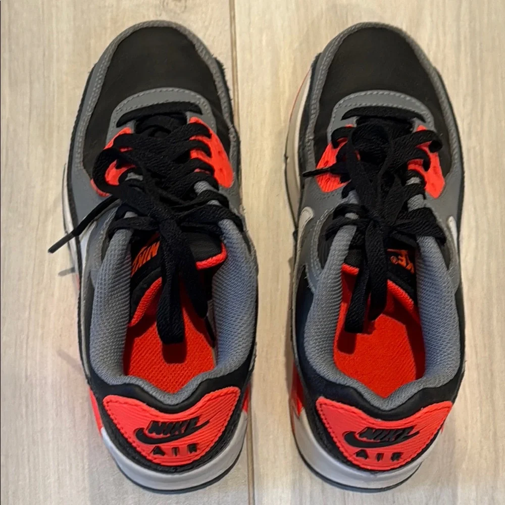 Nike Air max Kids Black and Neon Red Sneakers, size 3.5 - Picture 5 of 7